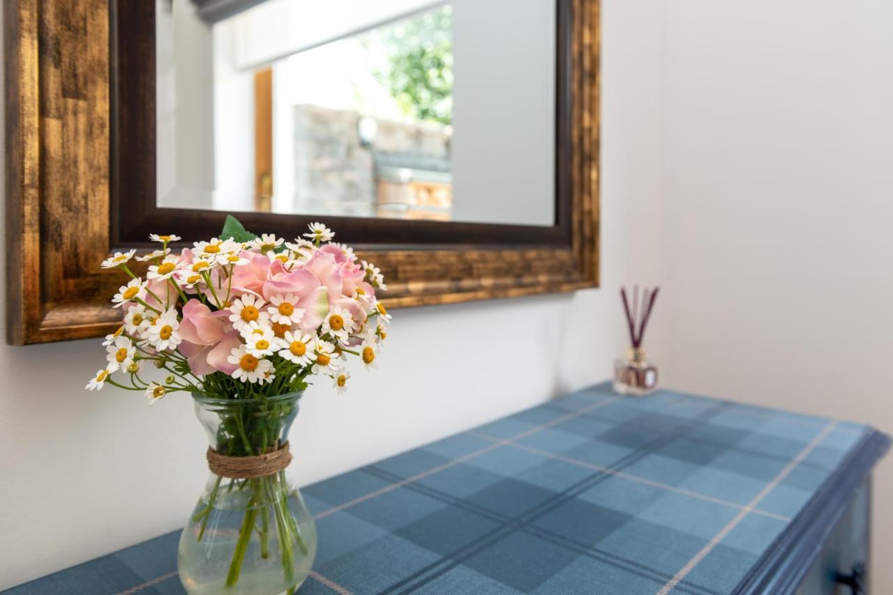 Dormie Cottage, Lovely Bright And Spacious Bungalow With Wood Fire Ballater Kültér fotó
